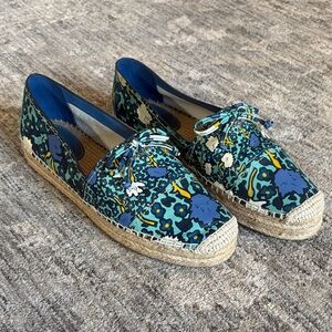 Coach women’s size 10 Blue Floral Espadrille Flats with Rope Sole